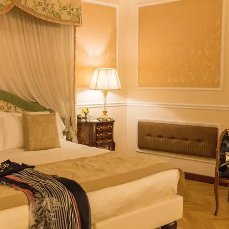 Отель Bernini Palace 5*